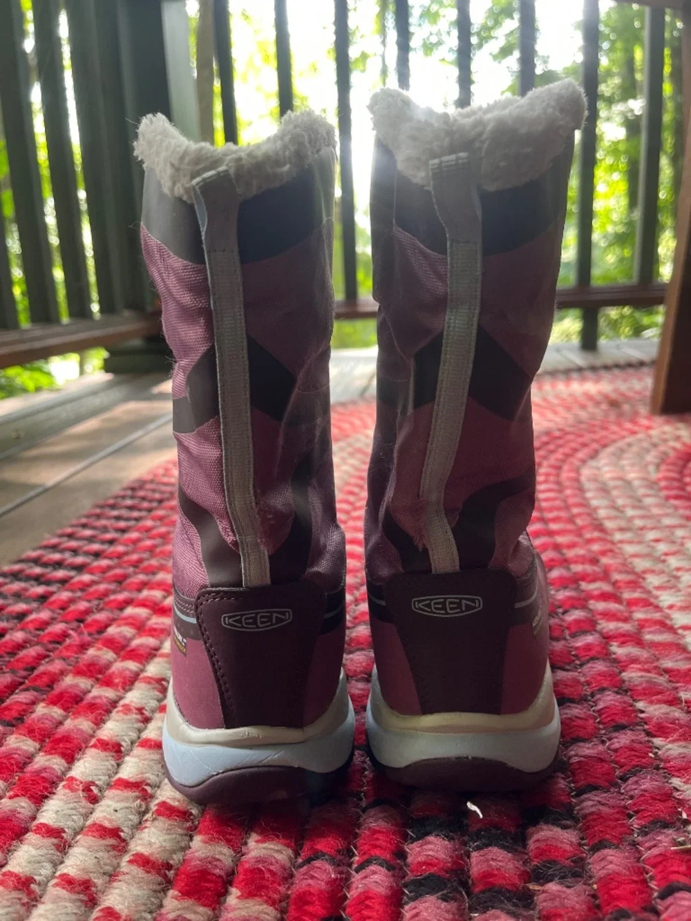 Girls Keen Snow Boots Size 4 ❄️